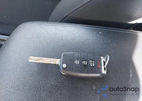 2016 Kia Optima Lx z USA, uszkodzony, nr VIN 5XXGT4L33GG103778